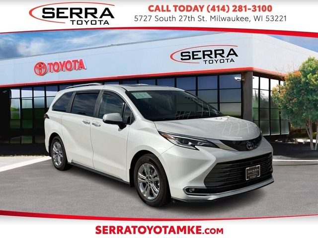 2023 Toyota Sienna Platinum AWD photo