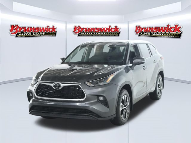 2023 Toyota Highlander XLE FWD photo