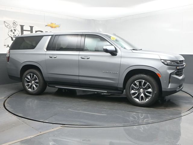 2023 Chevrolet Suburban LT 4WD photo