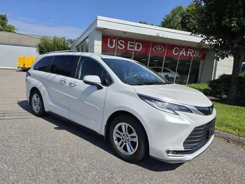 2023 Toyota Sienna Limited AWD photo