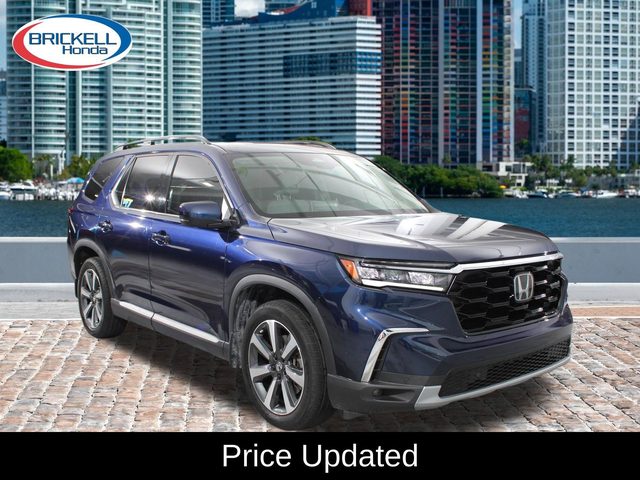 2023 Honda Pilot Touring FWD photo