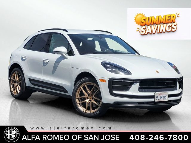 2022 Porsche Macan AWD photo