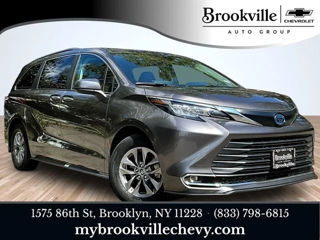 2023 Toyota Sienna XLE AWD photo