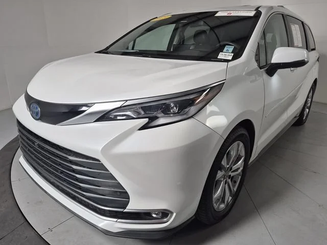 2023 Toyota Sienna Platinum FWD photo