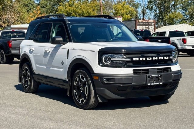 2023 Ford Bronco Sport Outer Banks 4WD photo