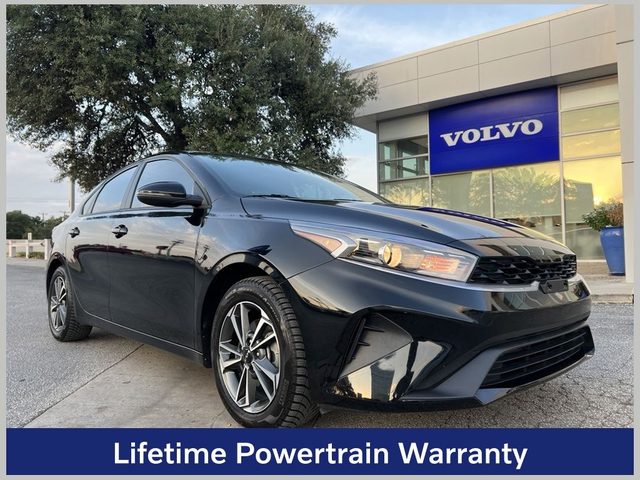 2023 Kia Forte LXS FWD photo