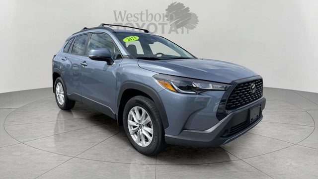 2023 Toyota Corolla Cross LE AWD photo