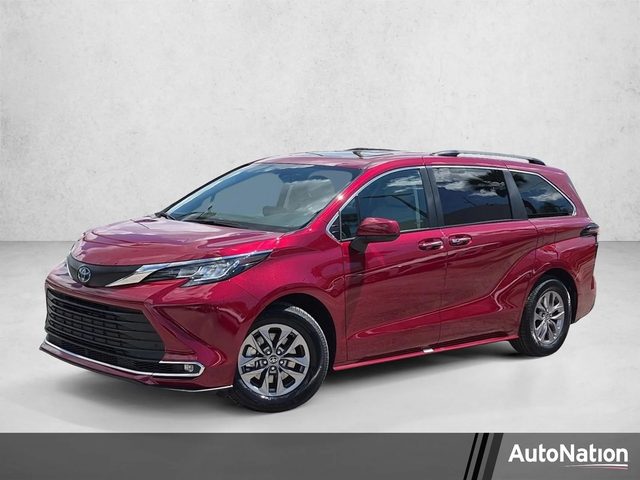 2023 Toyota Sienna XLE FWD photo