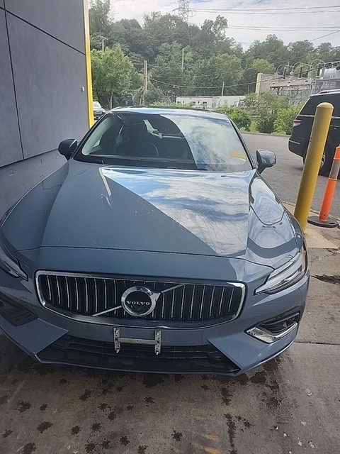 2022 Volvo S60 Inscription AWD photo