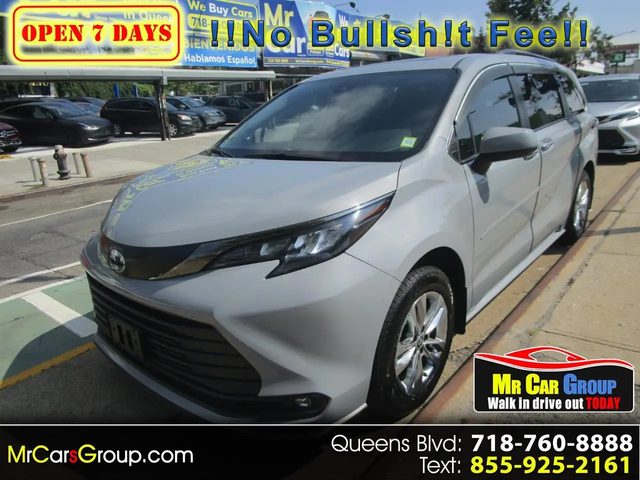 2023 Toyota Sienna Woodland Edition AWD photo