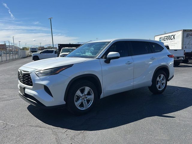 2023 Toyota Highlander L FWD photo
