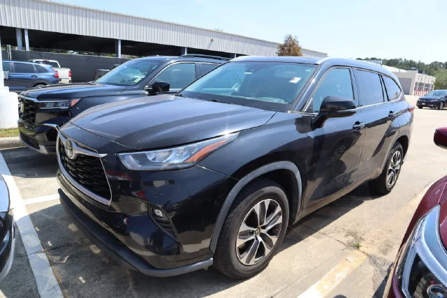 2020 Toyota Highlander XLE FWD photo