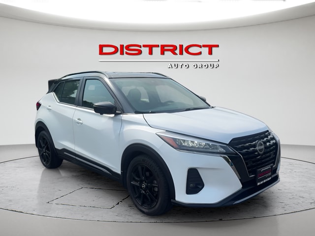 2023 Nissan Kicks SR FWD photo