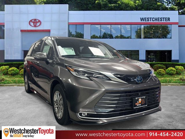 2023 Toyota Sienna Platinum AWD photo