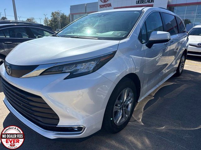 2023 Toyota Sienna XLE AWD photo