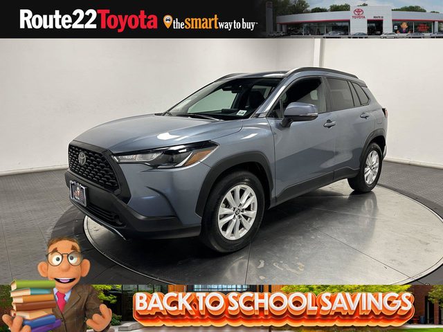 2023 Toyota Corolla Cross LE AWD photo