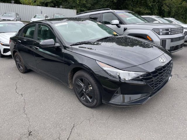 2023 Hyundai Elantra Blue FWD photo