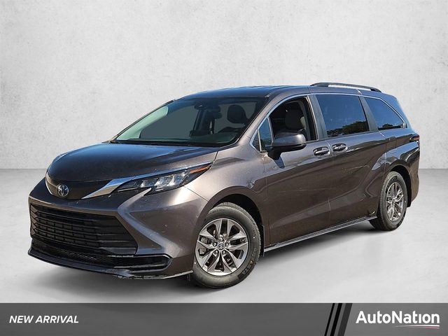 2023 Toyota Sienna LE FWD photo