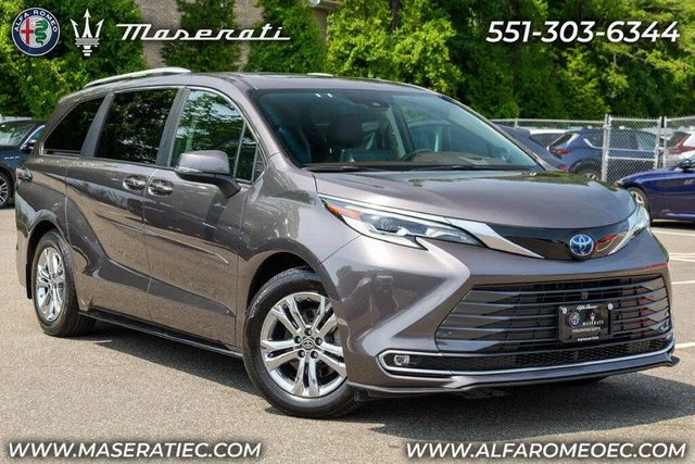 2023 Toyota Sienna Platinum AWD photo