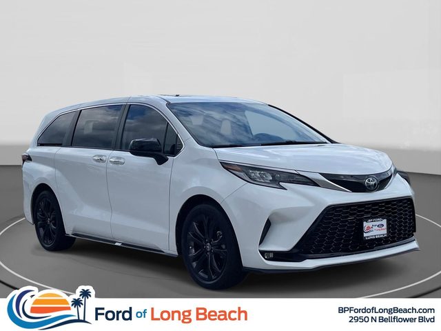2023 Toyota Sienna XSE FWD photo