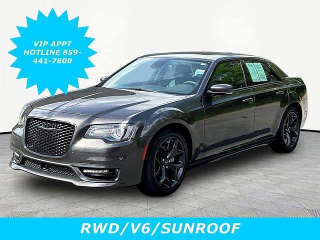 2023 Chrysler 300 Touring L RWD photo