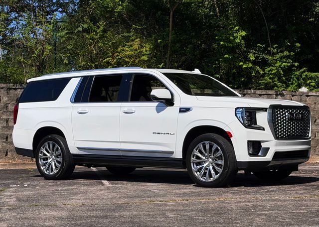 2023 GMC Yukon XL Denali 4WD photo