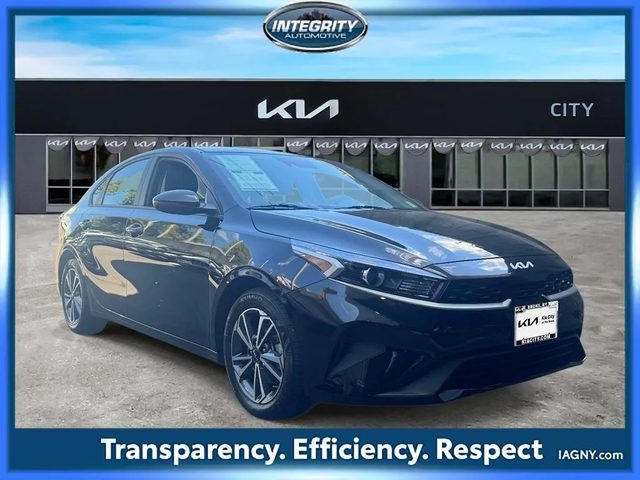 2023 Kia Forte LXS FWD photo