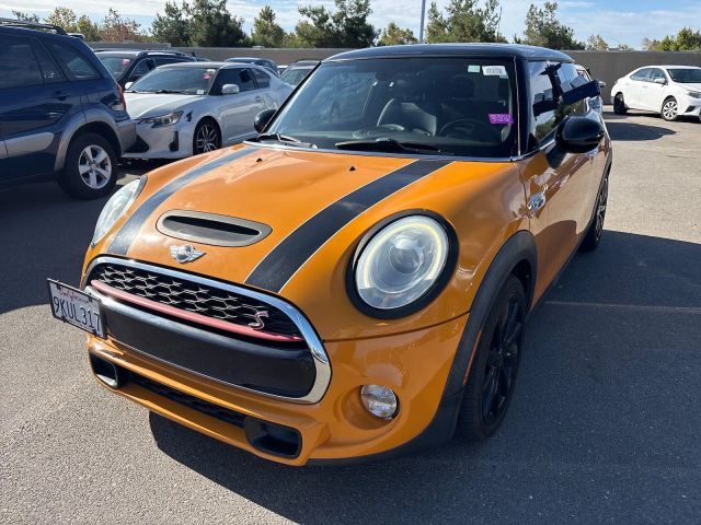 2015 MINI Hardtop 2 Door S FWD photo