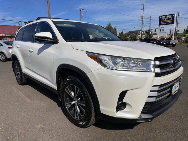 2019 Toyota Highlander LE AWD photo