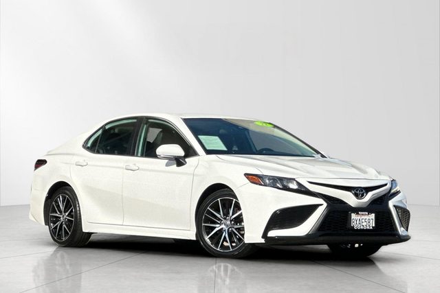 2022 Toyota Camry SE FWD photo