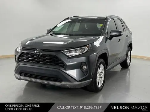 2021 Toyota RAV4 XLE FWD photo