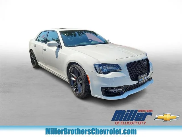 2023 Chrysler 300 300C RWD photo