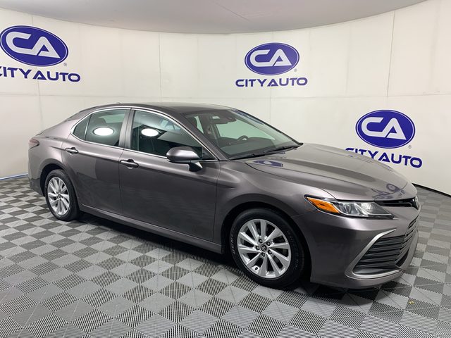 2022 Toyota Camry LE FWD photo