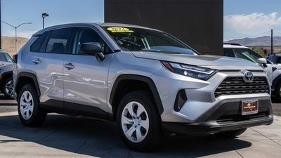 2023 Toyota RAV4 LE AWD photo