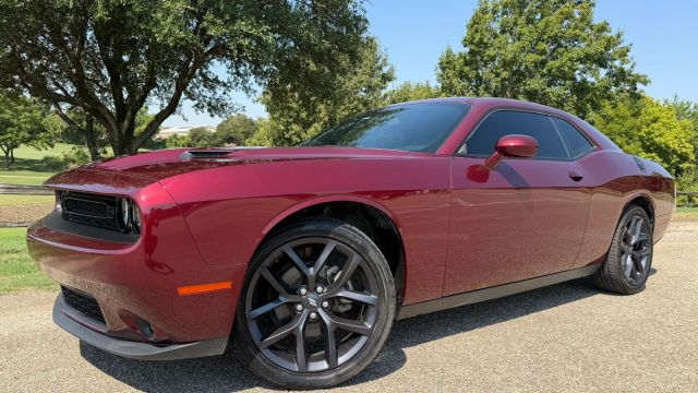 2023 Dodge Challenger SXT RWD photo