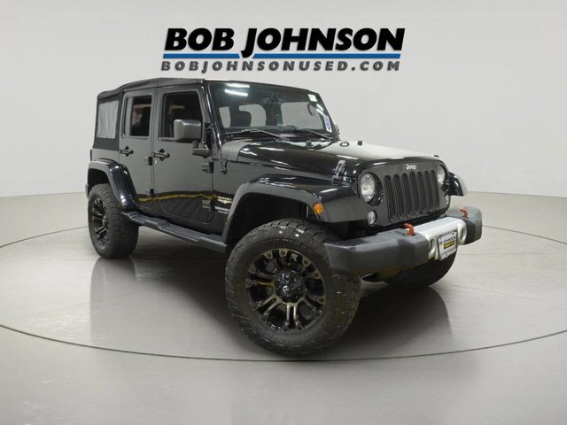 2015 Jeep Wrangler Unlimited Sahara 4WD photo