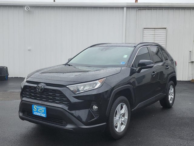 2021 Toyota RAV4 XLE FWD photo