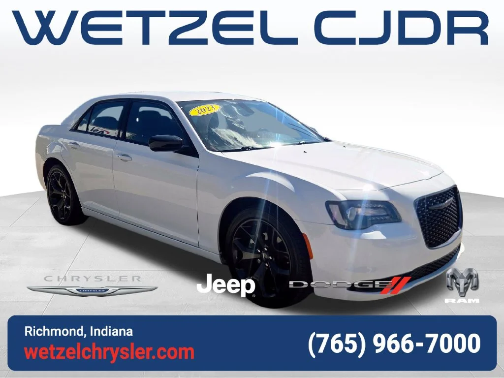 2023 Chrysler 300 Touring RWD photo