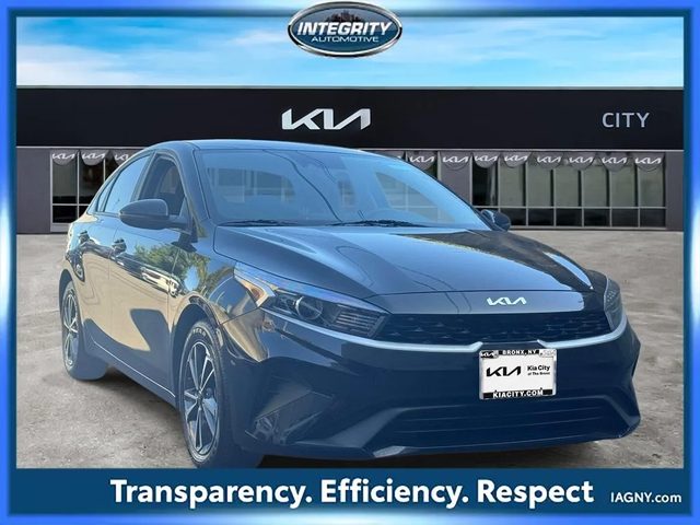 2023 Kia Forte LXS FWD photo