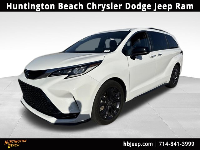 2021 Toyota Sienna XSE FWD photo