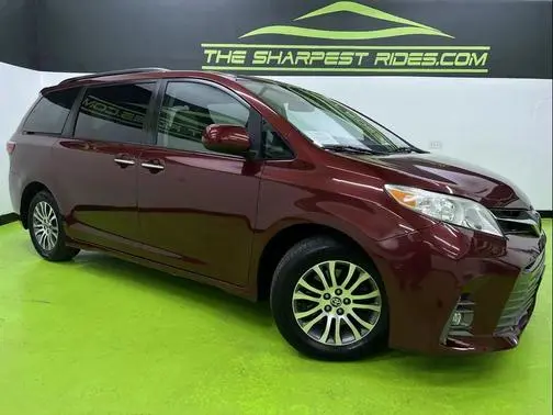 2020 Toyota Sienna XLE FWD photo