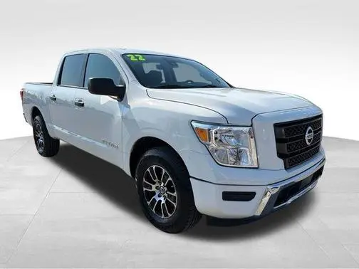 2022 Nissan Titan SV 4WD photo