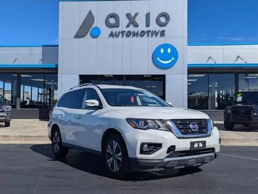 2017 Nissan Pathfinder SV 4WD photo
