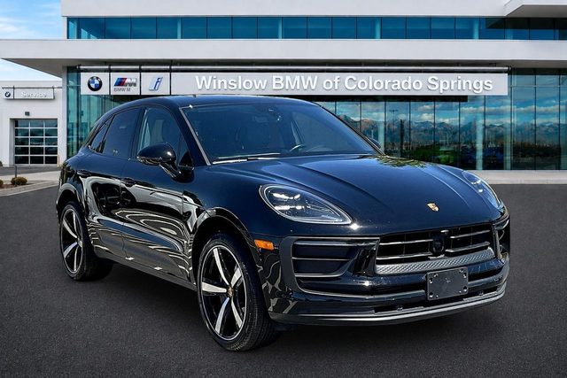 2023 Porsche Macan AWD photo