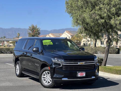 2022 Chevrolet Suburban LT 4WD photo