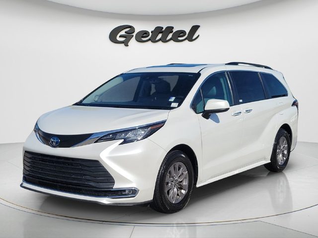 2022 Toyota Sienna XLE FWD photo