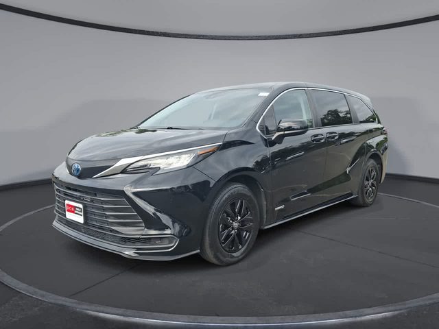 2021 Toyota Sienna LE FWD photo