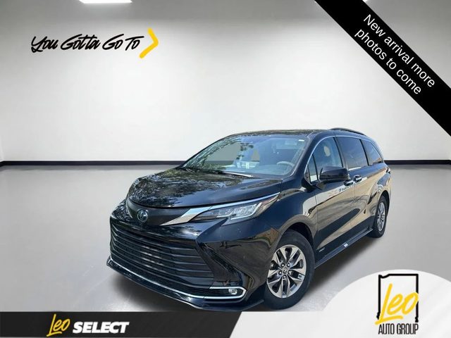 2021 Toyota Sienna XLE FWD photo