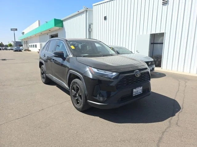 2022 Toyota RAV4 XLE FWD photo