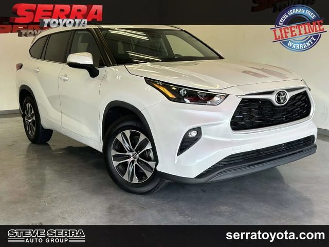 2022 Toyota Highlander XLE FWD photo